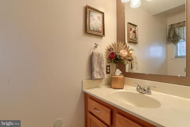 5790 HIDDEN LAKE DR, Harrisburg, PA 17111
