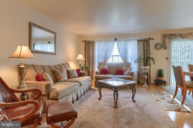 5790 HIDDEN LAKE DR, Harrisburg, PA 17111