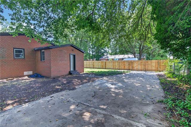 2420 Charleston AVE, Portsmouth, VA 23704