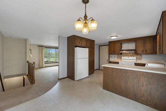 2205 SCHOOL ROAD, Greenleaf, WI 54126