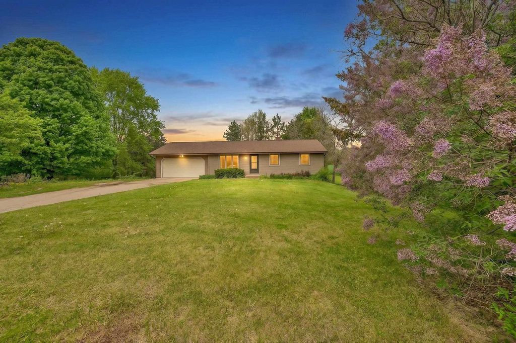 2205 SCHOOL ROAD, Greenleaf, WI 54126