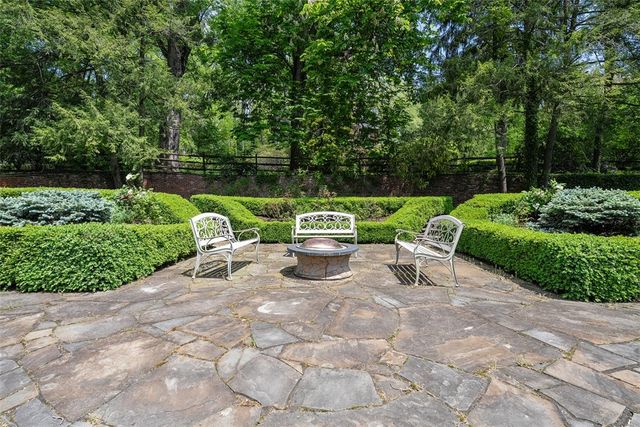 430 Woodland Rd, Edgeworth, PA 15143