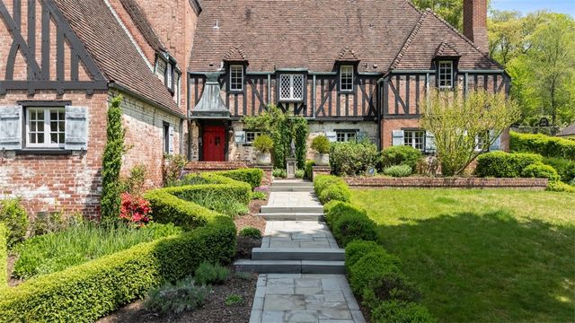 430 Woodland Rd, Edgeworth, PA 15143