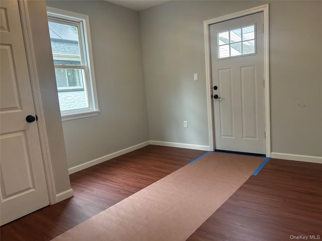 7 Bristol Street, Lynbrook, NY 11563
