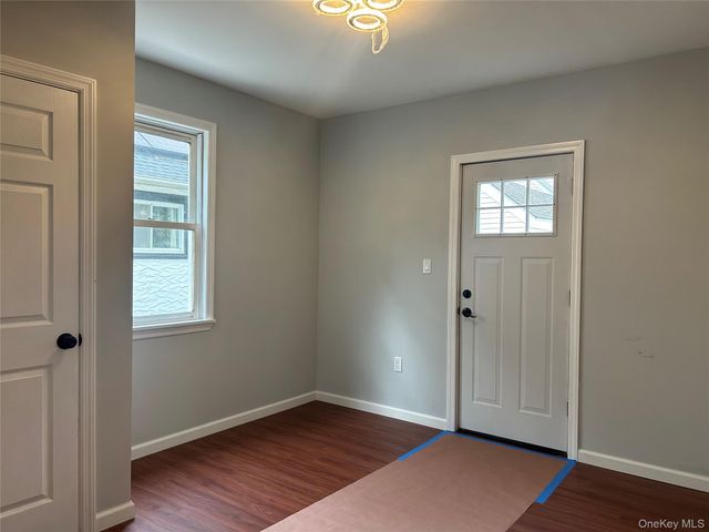 7 Bristol Street, Lynbrook, NY 11563