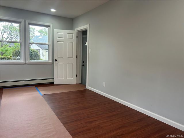 7 Bristol Street, Lynbrook, NY 11563