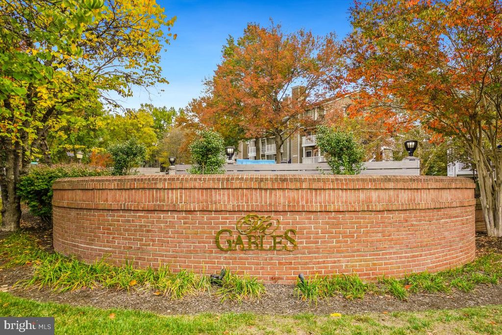 5705 CHAPMAN MILL DR #200, Rockville, MD 20852