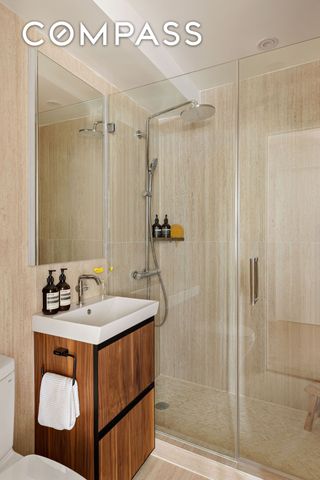 32 Gramercy Park S 8BD, New York City, NY 10003