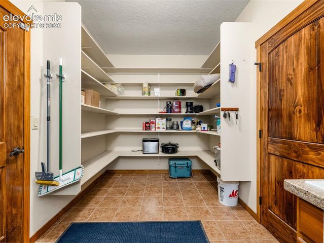 542 E Abeyta Drive, Pueblo, CO 81007