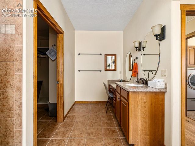 542 E Abeyta Drive, Pueblo, CO 81007