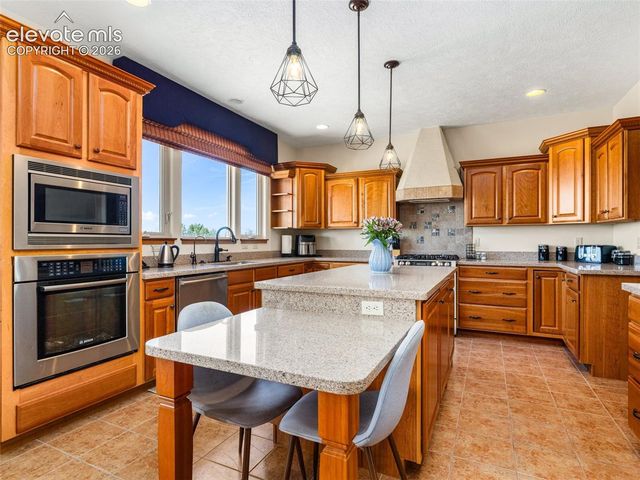 542 E Abeyta Drive, Pueblo, CO 81007
