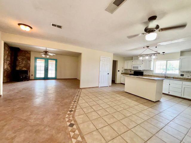 2 Don Juan Drive, Los Lunas, NM 87031
