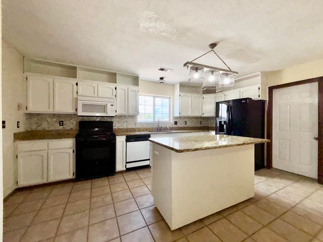 2 Don Juan Drive, Los Lunas, NM 87031