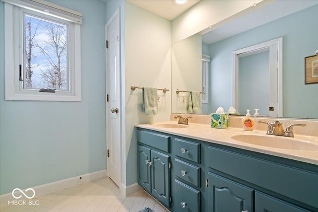 3966 S Heritage Court, New Palestine, IN 46163