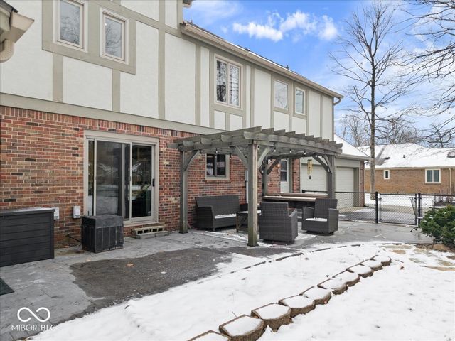 3966 S Heritage Court, New Palestine, IN 46163