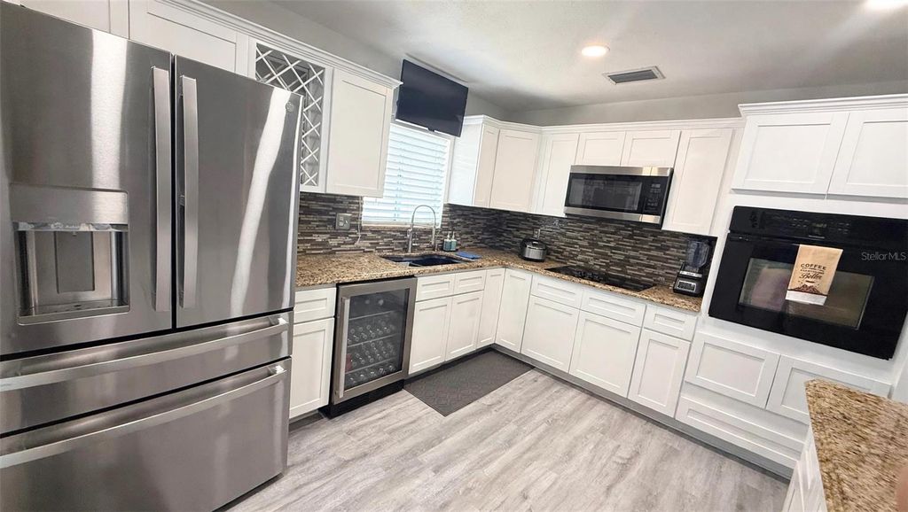 Image 11 of property listing at 7102 HOLLOWELL DRIVE, Tampa, FL 33634