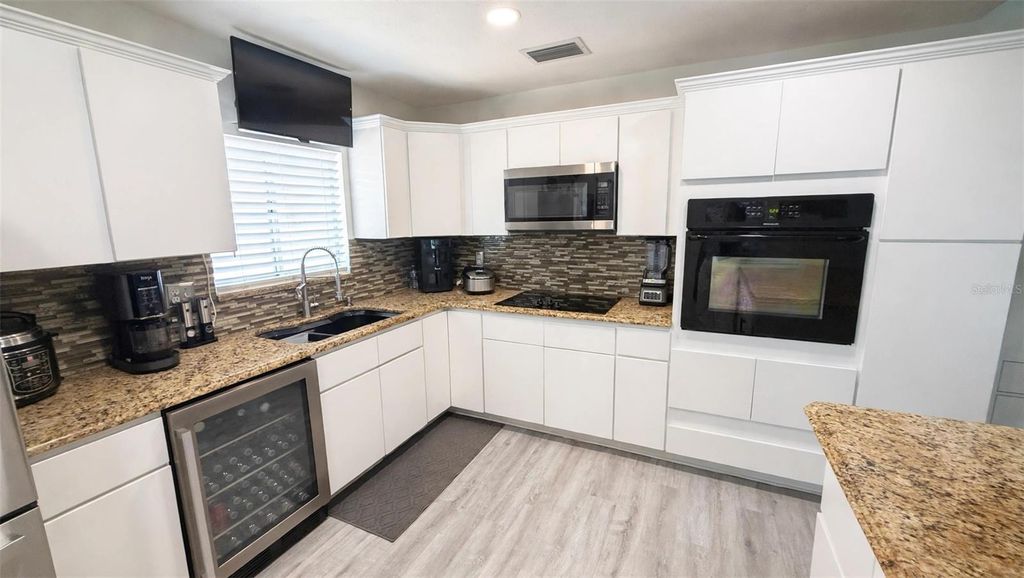Image 12 of property listing at 7102 HOLLOWELL DRIVE, Tampa, FL 33634