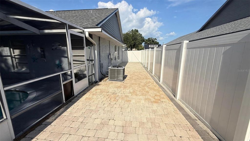 Image 18 of property listing at 7102 HOLLOWELL DRIVE, Tampa, FL 33634
