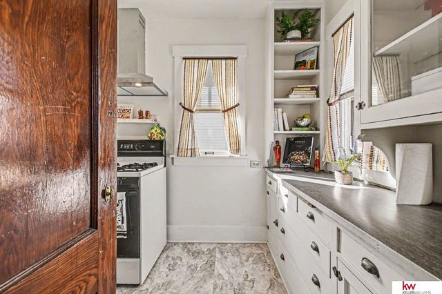 6354 N 33 Avenue, Omaha, NE 68111