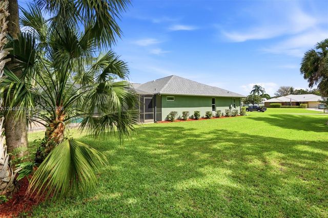 2472 SE Hillard Rd, Port St. Lucie, FL 34952