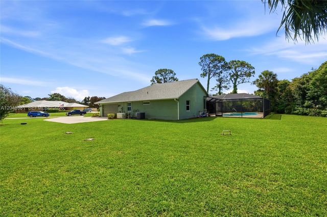 2472 SE Hillard Rd, Port St. Lucie, FL 34952