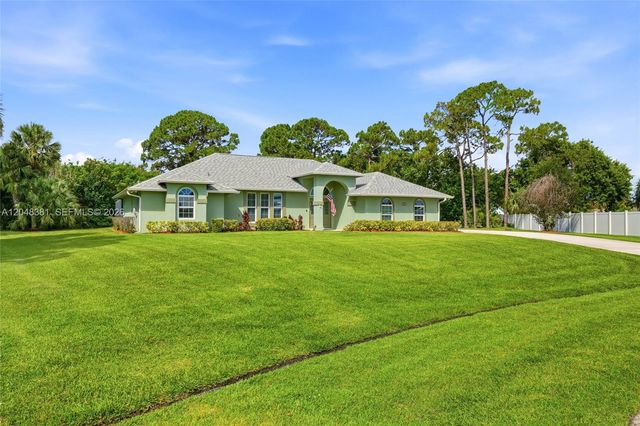 2472 SE Hillard Rd, Port St. Lucie, FL 34952