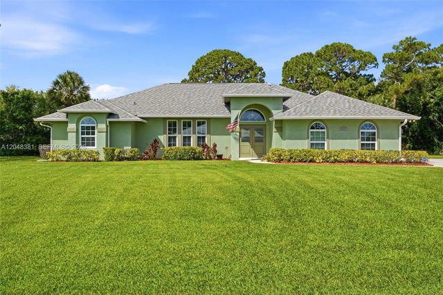 2472 SE Hillard Rd, Port St. Lucie, FL 34952