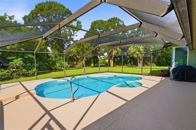 2472 SE Hillard Rd, Port St. Lucie, FL 34952