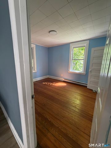 61 Lounsbury Street, Waterbury, CT 06706