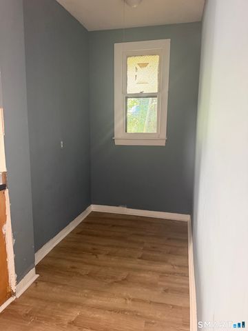 61 Lounsbury Street, Waterbury, CT 06706