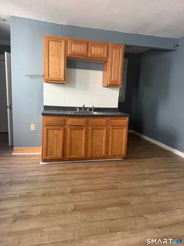 61 Lounsbury Street, Waterbury, CT 06706