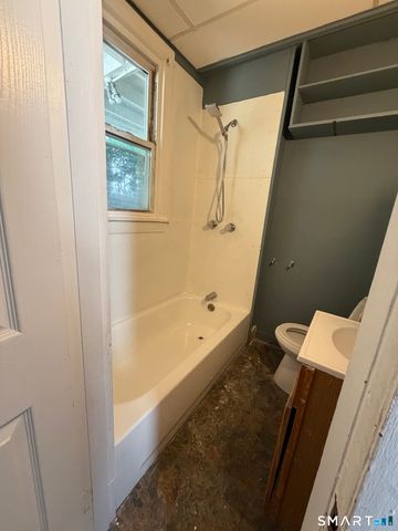 61 Lounsbury Street, Waterbury, CT 06706