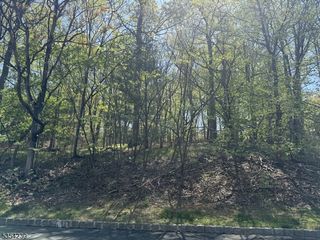 65 Gallowae, Watchung Boro, NJ 07069