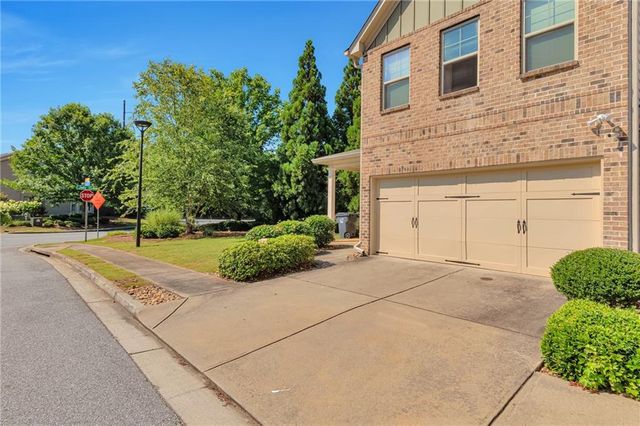 566 Jody Place, Lilburn, GA 30047