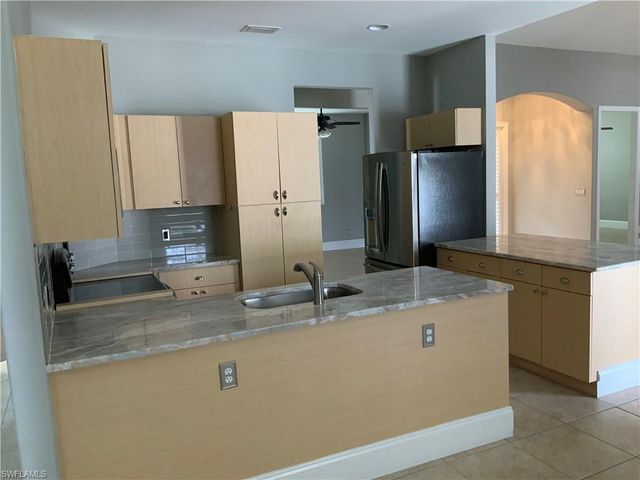 2715 2nd PL, Cape Coral, FL 33914