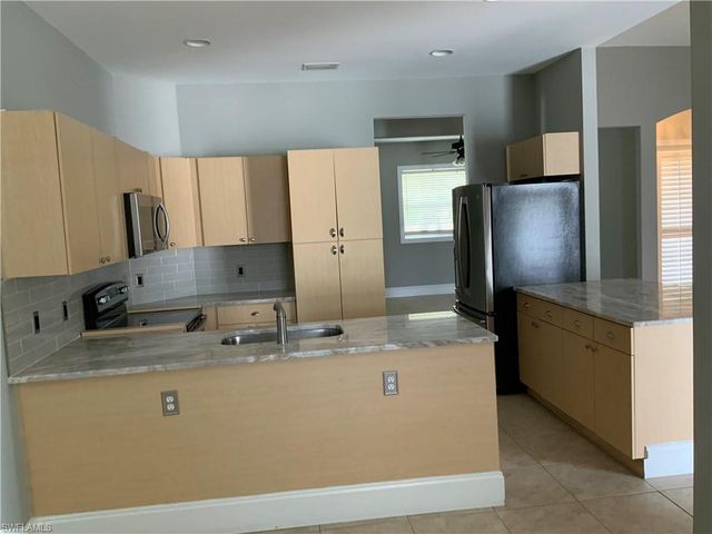 2715 2nd PL, Cape Coral, FL 33914