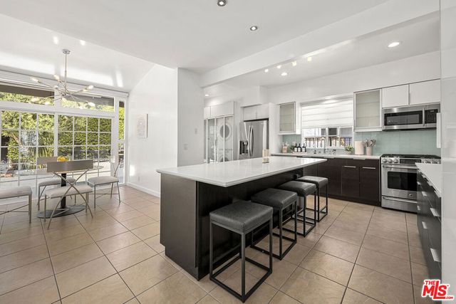 245 N Wetherly Drive, Beverly Hills, CA 90211