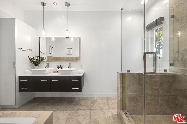 245 N Wetherly Drive, Beverly Hills, CA 90211