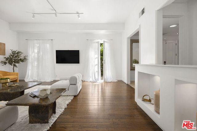 245 N Wetherly Drive, Beverly Hills, CA 90211