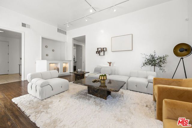 245 N Wetherly Drive, Beverly Hills, CA 90211