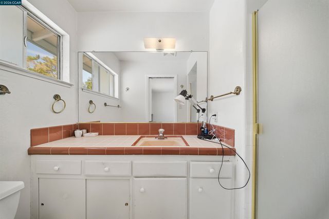 732 Moraga Rd, Moraga, CA 94556