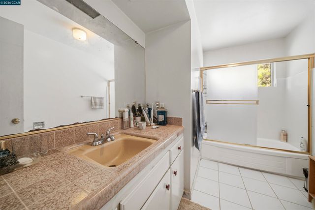 732 Moraga Rd, Moraga, CA 94556