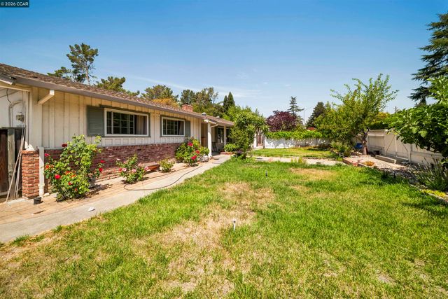 732 Moraga Rd, Moraga, CA 94556