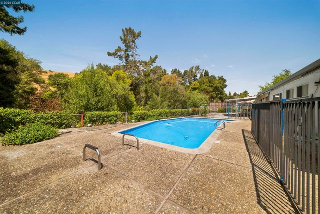 732 Moraga Rd, Moraga, CA 94556