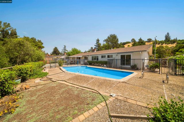 732 Moraga Rd, Moraga, CA 94556