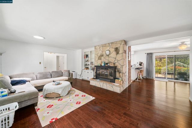 732 Moraga Rd, Moraga, CA 94556