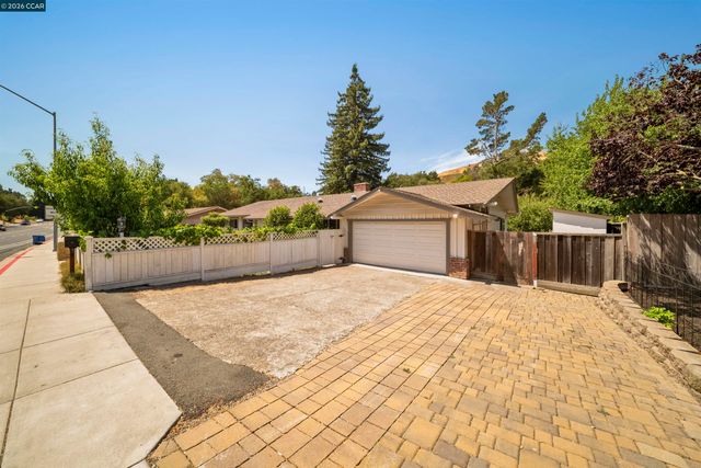 732 Moraga Rd, Moraga, CA 94556