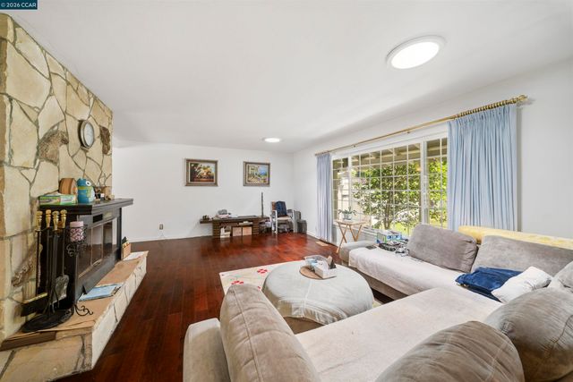 732 Moraga Rd, Moraga, CA 94556