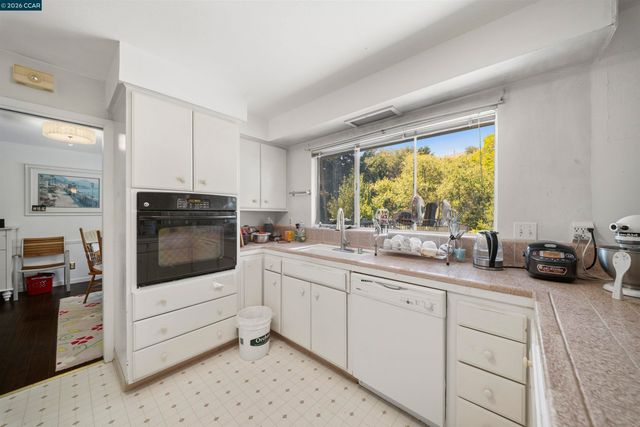732 Moraga Rd, Moraga, CA 94556