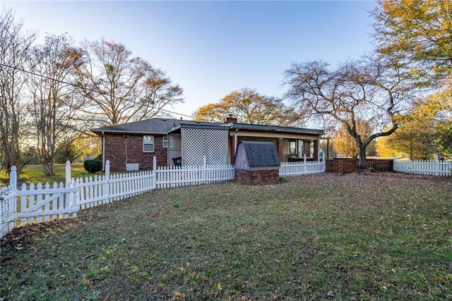 1526 N Cherokee Road, Social Circle, GA 30025
